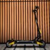 Scooter eléctrico Vsett 9 en color amarillo Yeaah