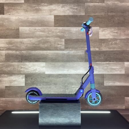 Especificaciones técnicas de la Kingsong Kids. Motor de 150 W, velocidad máxima de 10 km/h, batería de 24V5Ah y capacidad de carga de hasta 40 kg. Una opción segura y emocionante para los niños. Yeaah