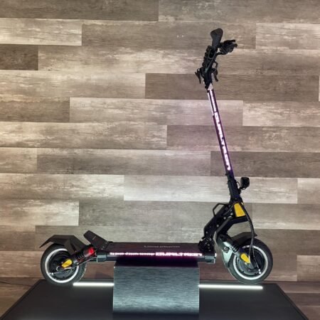 Especificaciones técnicas de la Dualtron Mini Special. Motor de 350 W, velocidad máxima de 20 km/h, batería de 48V15Ah y capacidad de carga de hasta 60 kg. Una opción segura y emocionante. Yeaah