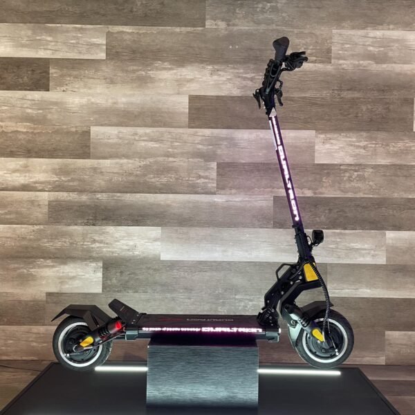 Especificaciones técnicas de la Dualtron Mini Special. Motor de 350 W, velocidad máxima de 20 km/h, batería de 48V15Ah y capacidad de carga de hasta 60 kg. Una opción segura y emocionante. Yeaah