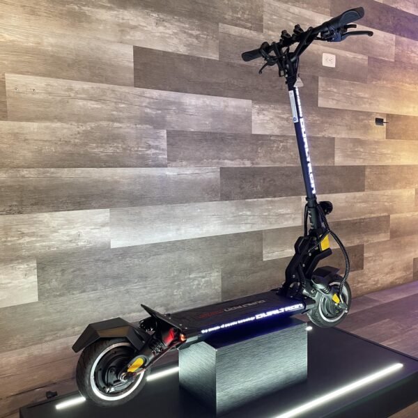 Dualtron Mini Special Scooter patineta: Compacta y fácil de manejar”: La Dualtron Mini Special es ligera y se pliega sin esfuerzo para un almacenamiento conveniente. Ideal para llevar al parque o a la escuela. Yeaah