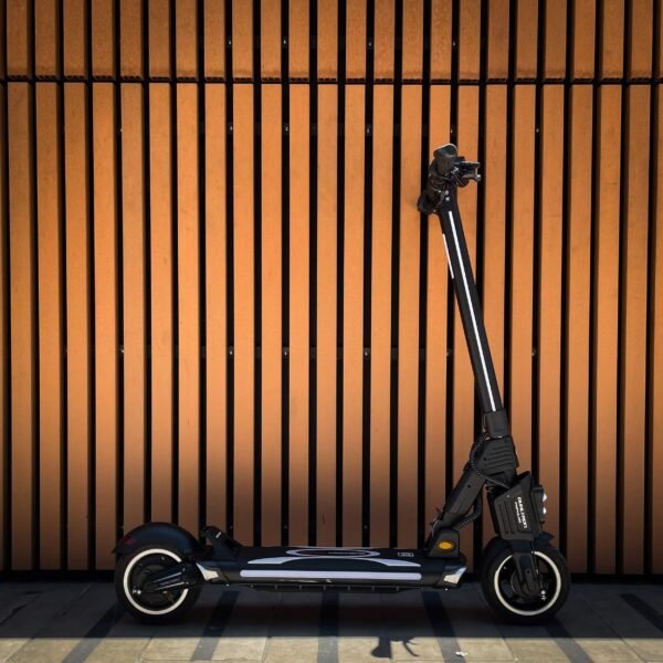 Scooter eléctrico DUALTRON POPULAR: Diseño urbano y versátil Yeaah