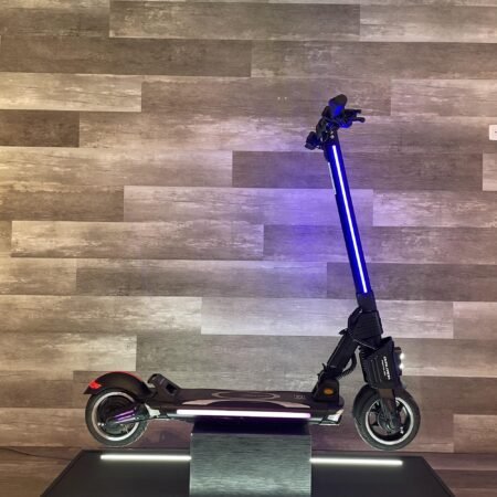 Especificaciones técnicas de la Dualtron Popular. Motor de 600 W, velocidad máxima de 35 km/h, batería de 48V23Ah y capacidad de carga de hasta 120 kg. Una opción práctica para la movilidad diaria. Yeaah