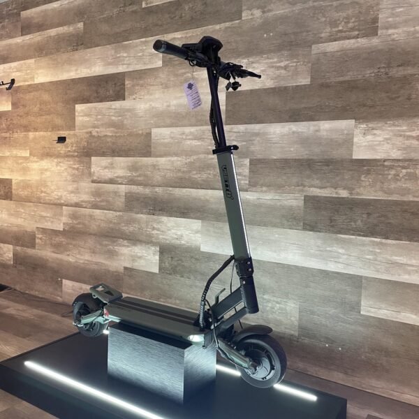 Scooter patineta Vsett 8+: Rendimiento y estilo urbano. Control de crucero, frenos de disco y pantalla LCD. Yeaah