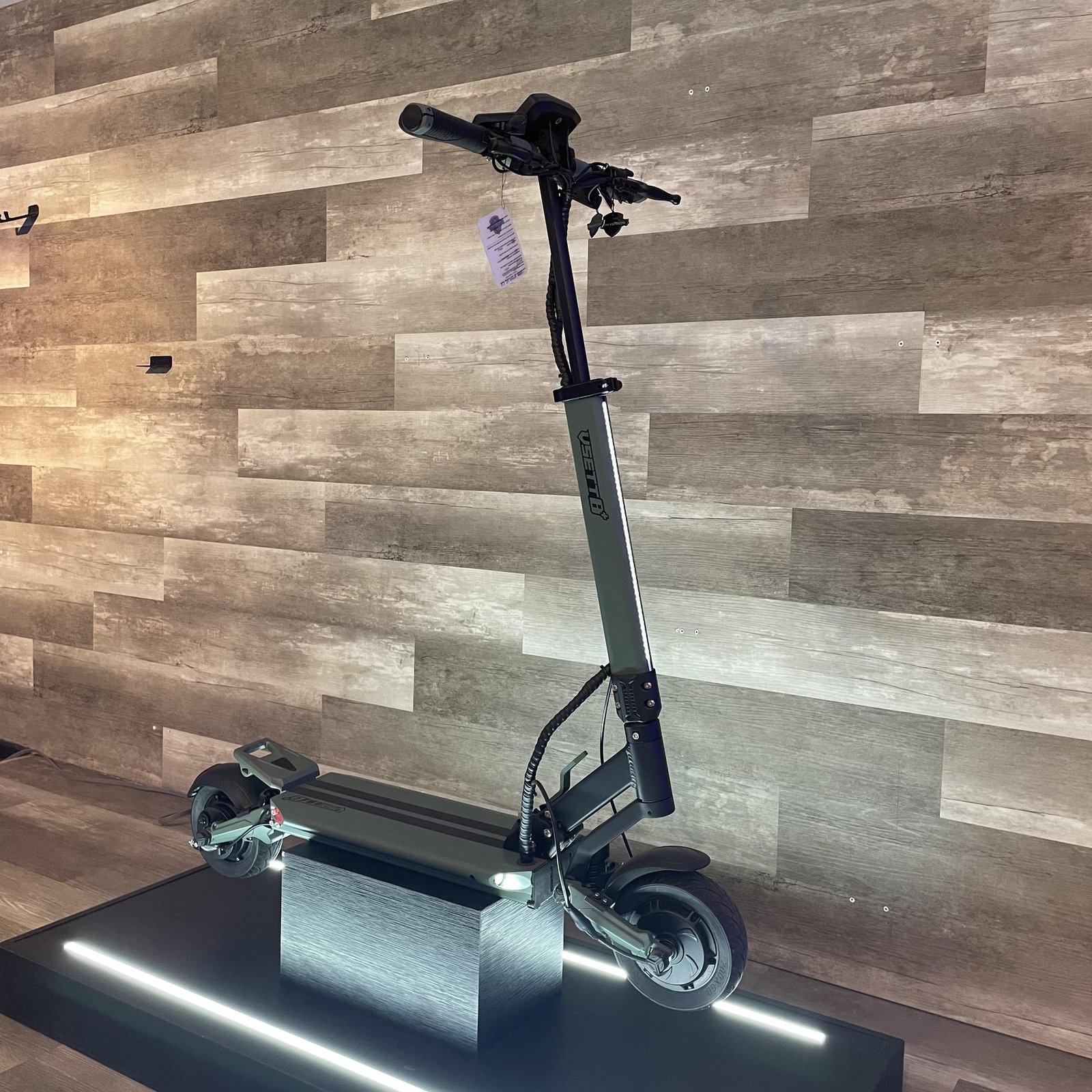 Scooter patineta Vsett 8+: Rendimiento y estilo urbano. Control de crucero, frenos de disco y pantalla LCD. Yeaah